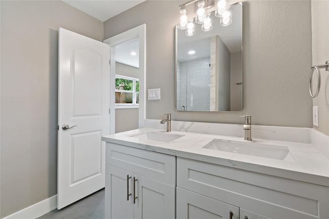 Primary bath vanity | Image 9