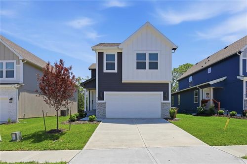 425 Hampstead Dr, Raymore, MO, 64083-9041 | Card Image
