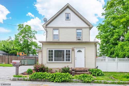 19 Card St, HAMBURG, NJ, 07419-1001 | Card Image