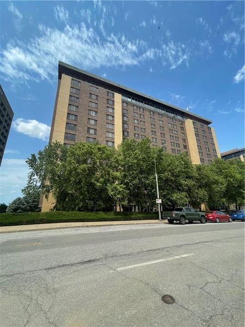 apt-9b-600 E 8th St, Kansas City, MO, 64106-1621 | Card Image