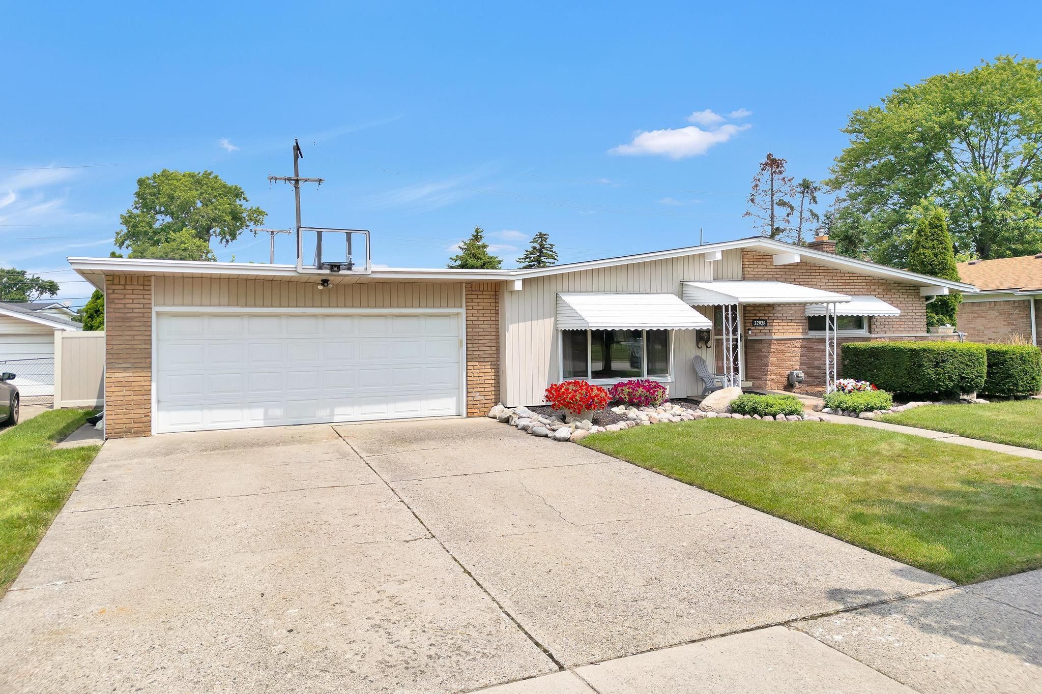 Avondale St, Westland, MI 48186