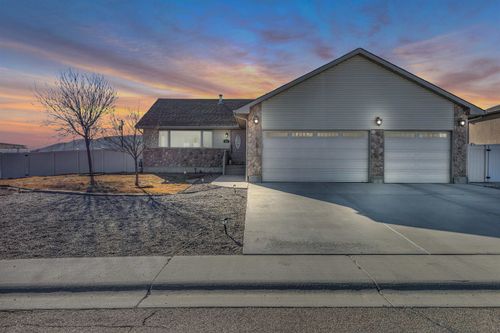 19 Fairway Dr, Rock Springs, WY, 82901-3440 | Card Image