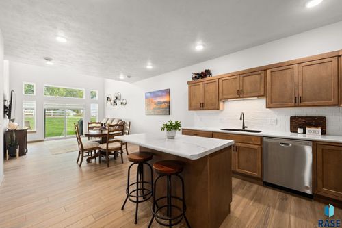 8056 E Tencate Pl, Sioux Falls, SD, 57110-6521 | Card Image