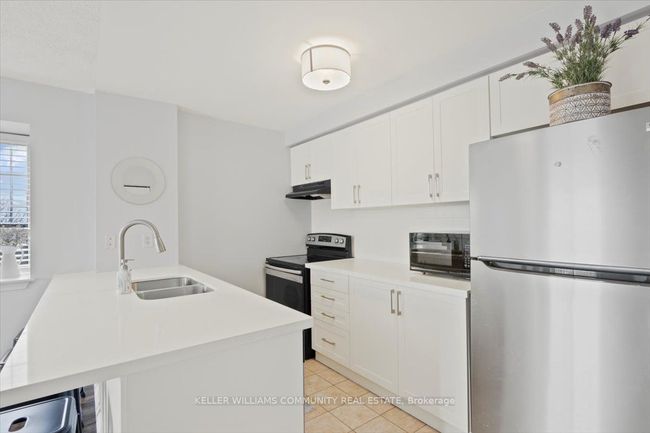 301 - 91 Aspen Springs Dr, Condo with 2 bedrooms, 1 bathrooms and 1 parking in Clarington ON | Image 6