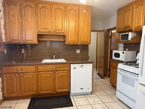 2-72 Baldwin Pl, Bloomfield, NJ, 07003-6011 | Card Image