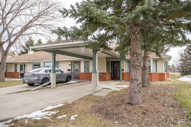 2727 Dovely Park Se, Home with 2 bedrooms, 1 bathrooms and 2 parking in Calgary AB | Image 4