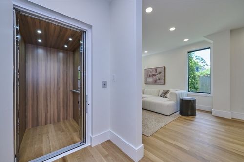 b-123 Fuller St, Brookline, MA, 02446-5711 | Card Image