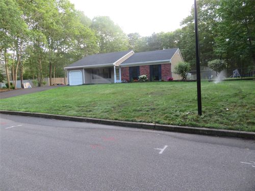 20 Hastings Dr, Ridge, NY, 11961-1731 | Card Image