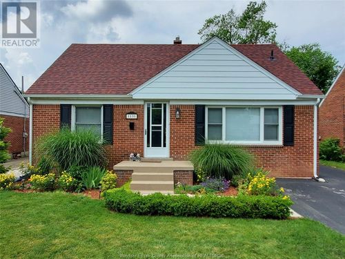 1131 Fairview Blvd, Windsor, ON, N8S3E8 | Card Image