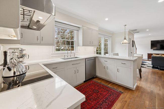 6 Pilgrim Rd, House other with 5 bedrooms, 4 bathrooms and null parking in Darien CT | Image 8
