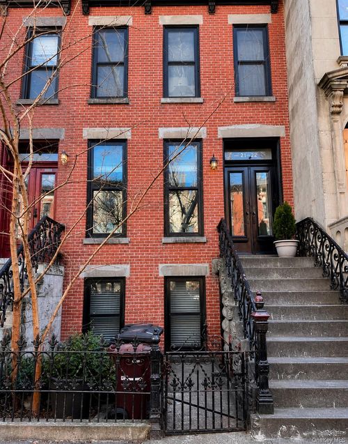 2122 45th Ave, Long Island City, NY, 11101-4704 | Card Image