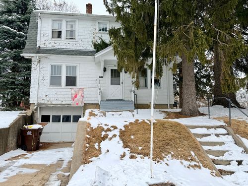 826 W Chestnut St, Freeport, IL, 61032-4951 | Card Image