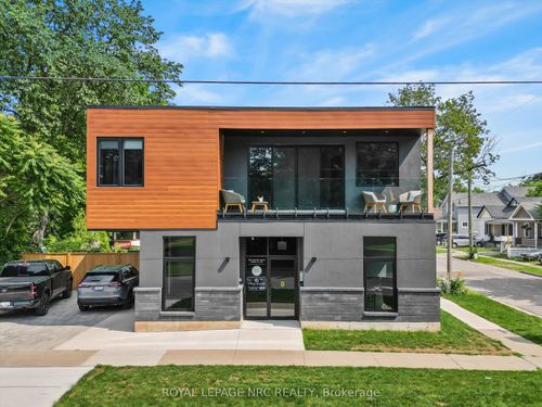 {{alt}} | Card Image