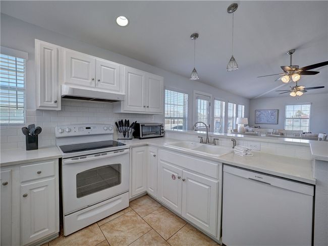 514 Royal Palm Dr, House other with 3 bedrooms, 3 bathrooms and 4 parking in Port Aransas TX | Image 38