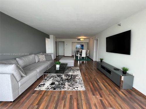 apt-645-20515 E Country Club Dr, Aventura, FL, 33180-3043 | Card Image