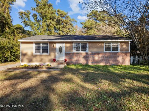 610 Vernon Dr, Jacksonville, NC, 28540-4426 | Card Image