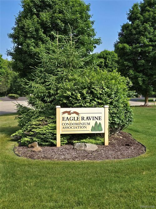 10772 Grassy Knoll Ct, Brighton, MI, 48114-9094 | Card Image