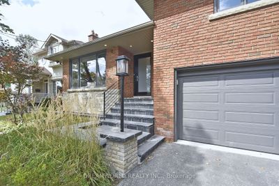 147 Perry Cres, House other with 3 bedrooms, 3 bathrooms and 6 parking in Etobicoke ON | Image 2