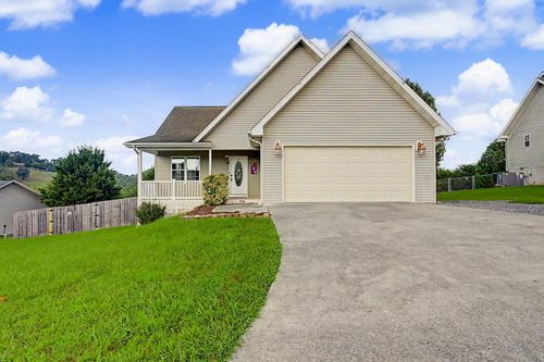 768 Harvest Meadows Dr, Kodak, TN, 37764-1770 | Card Image
