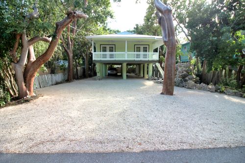 146 N Sunrise Dr, Tavernier, FL, 33070-2524 | Card Image