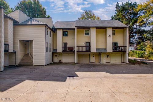 377 Pleasant Meadow Blvd, Cuyahoga Falls, OH, 44224-4977 | Card Image