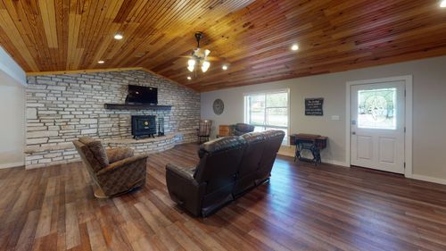 802 Amy Cir, Marble Falls, TX, 78654-4130 | Card Image