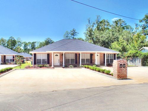 1926 Daniels Rd, Picayune, MS, 39466-2702 | Card Image