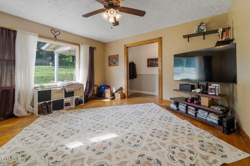 28251 Hillman Hwy, Meadowview, VA, 24361-3209 | Card Image