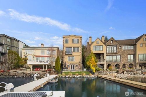 4013 E Lake Sammamish Shore Ln Se, Sammamish, WA, 98075-7479 | Card Image