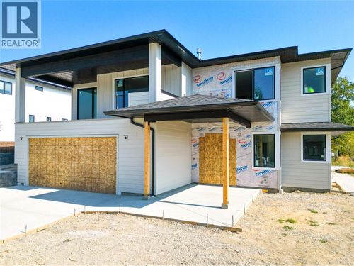 1770 35 St Ne, Salmon Arm, BC, V1E1M9 | Card Image