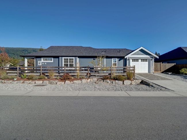 746 Wright Road, House other with 3 bedrooms, 2 bathrooms and 4 parking in Gibsons BC | Image 2