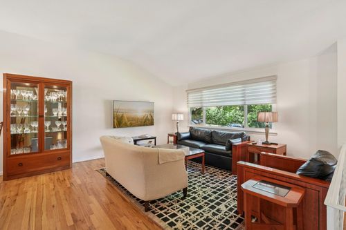 3 Old Farm Cir, White Plains, NY, 10605-5404 | Card Image