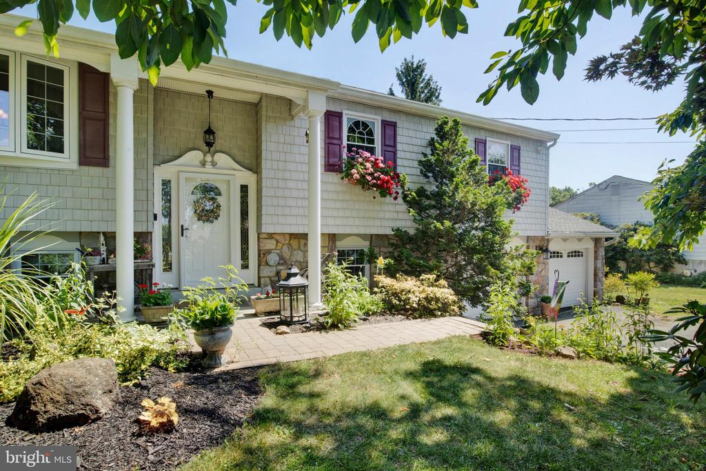 Briarwood Ln, Pottstown, PA 19464