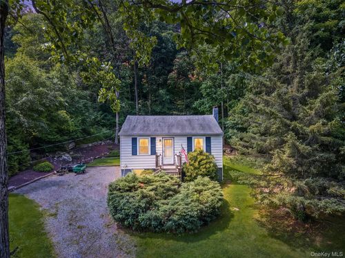19 Oak Ridge Dr, Putnam Valley, NY, 10579-1326 | Card Image