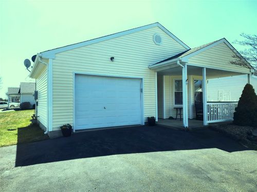 5159 Village Cir E, Manorville, NY, 11949-9565 | Card Image