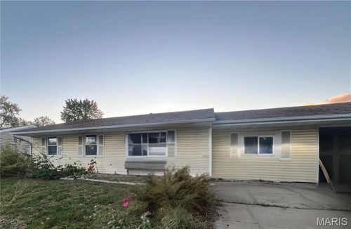 317 Kearton Dr, Fairview Heights, IL, 62208-2212 | Card Image