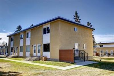 149 - 2211 19 St Ne, Home with 3 bedrooms, 1 bathrooms and 1 parking in Calgary AB | Image 1