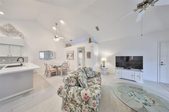 1140 - 1140 Golfview Woods Dr, Condo with 2 bedrooms, 2 bathrooms and null parking in SUN CITY CENTER FL | Image 18