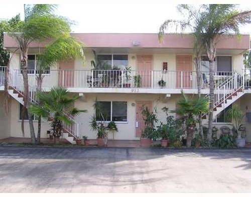 4-912 Ne 17th Ct, Fort Lauderdale, FL, 33305-3142 | Card Image