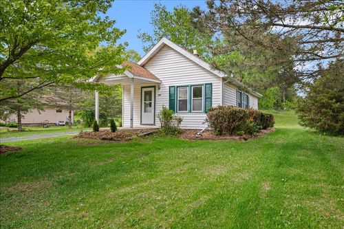 469 Meadowlark Ct, West Bend, WI, 53090 | Card Image