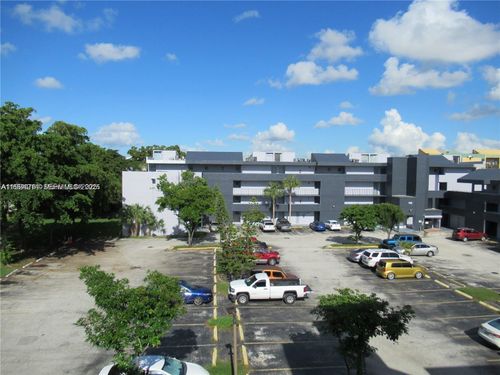 apt-403-100 Fontainebleau Blvd, Miami, FL, 33172-4572 | Card Image