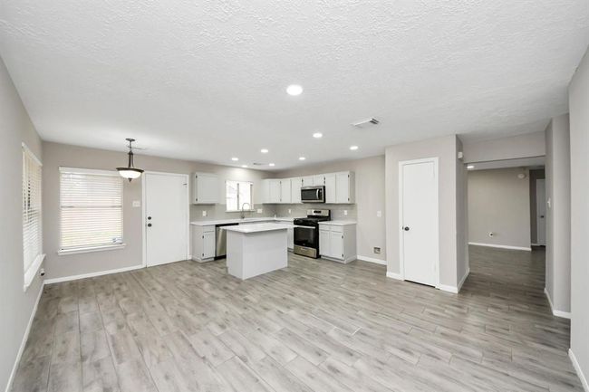 4915 Pecan Grove Dr, House other with 3 bedrooms, 2 bathrooms and 2 parking in Pearland TX | Image 7
