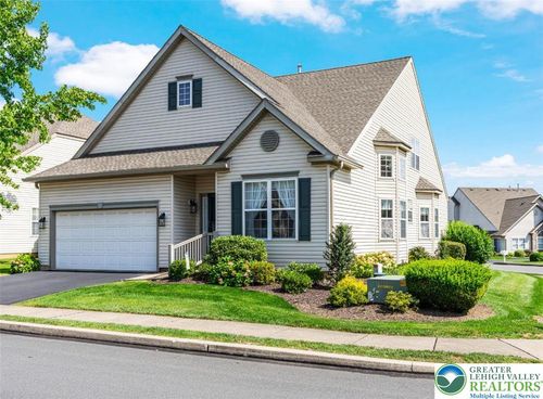 6635 Blue Heather Ct, Macungie, PA, 18062-8492 | Card Image