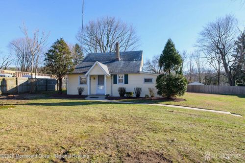 2 Woodbrook Dr, Aberdeen, NJ, 07747-1902 | Card Image