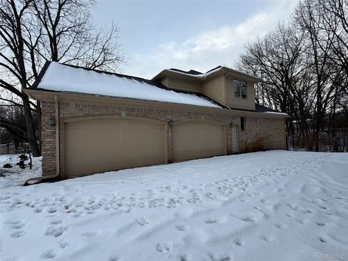 5989 Blackberry Ln, Clarkston, MI, 48348-5177 | Card Image