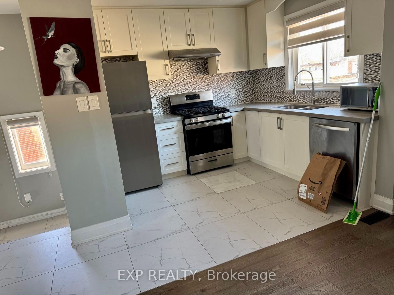 Residential Lease in Toronto W04 5