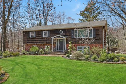 1 Sherwood Ridge Rd, Suffern, NY, 10901-1805 | Card Image