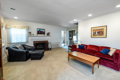 3 Maple Dr, Roosevelt, NY, 11575-1914 | Card Image