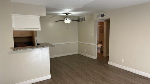 apt-405-9550 Deering Dr, Houston, TX, 77036-7929 | Card Image