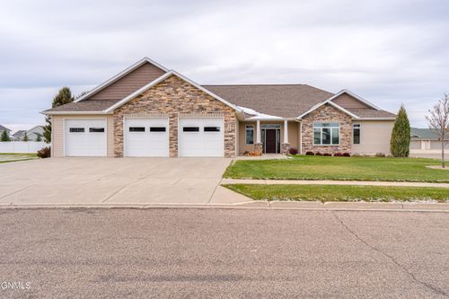 4103 Bayport Pl Se, Mandan, ND, 58554-6318 | Card Image